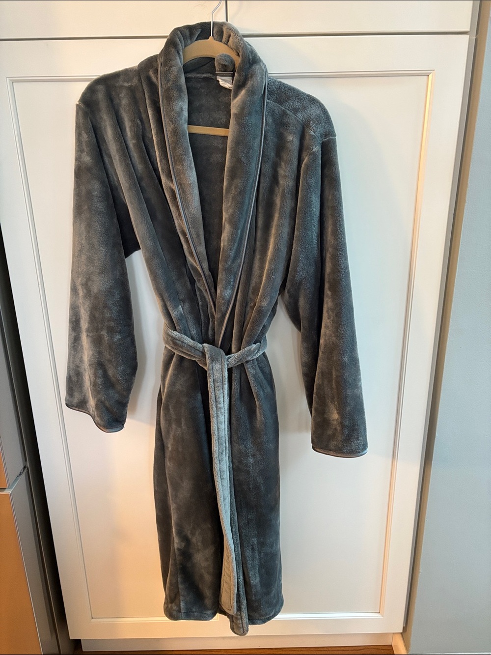 Gray Plush Shawl Collar Soft Women’s Robe Size S/M